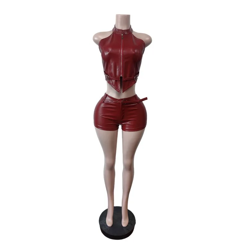 여성용 PU 가죽 투피스 세트 메탈 버클 벨트 지퍼 홀터 백리스 비대칭 탱크 크롭탑 + 그로밋 반바지 슬림 슈트