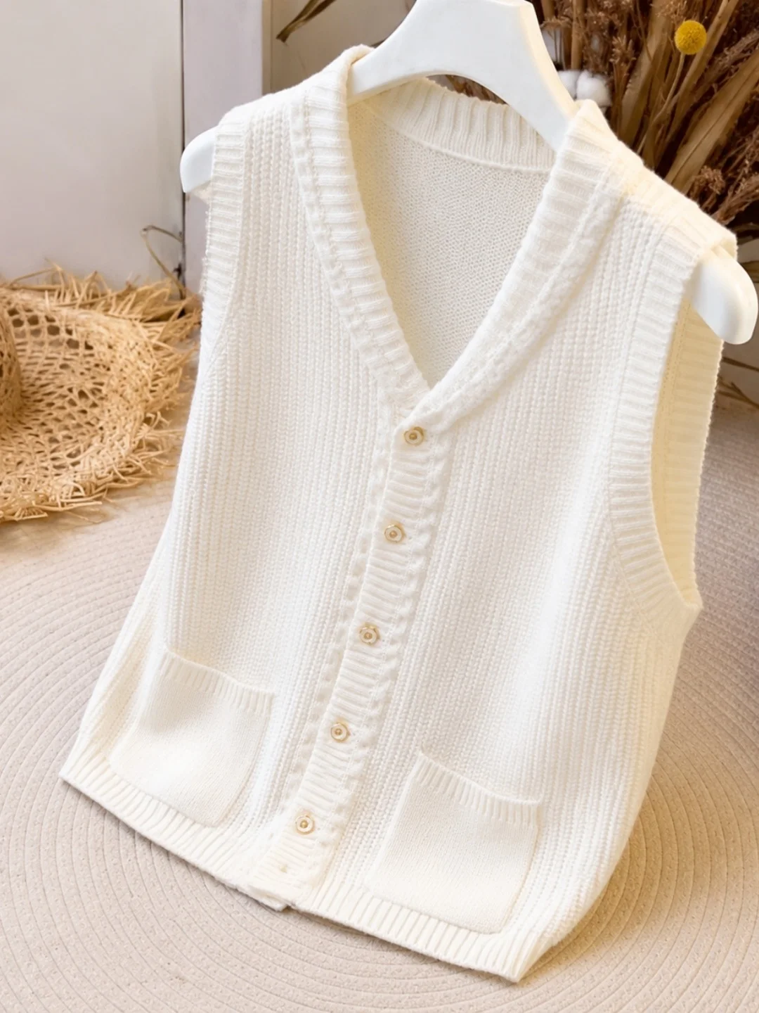 

Elegant V-Neck Ice Silk Knitted Vest Single Button Summer Design Simple Style Women's Top Commute Fashion Straight Cut Base L...