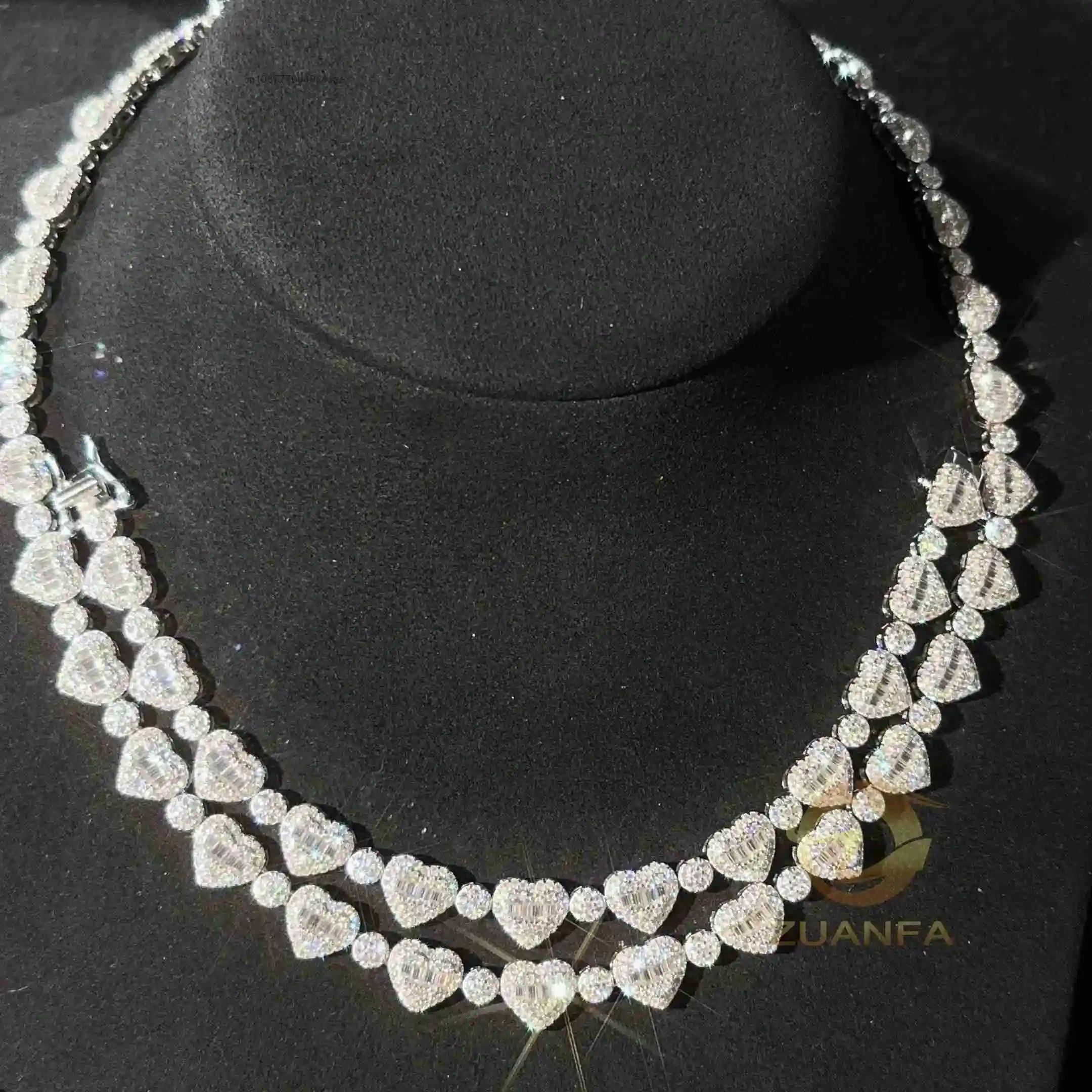 Trendy New 925 Sterling Silver Heart Shape Moissanite Link Chain for Women Fashion Hip Hop Iced Out Cuban Link Bracelet..