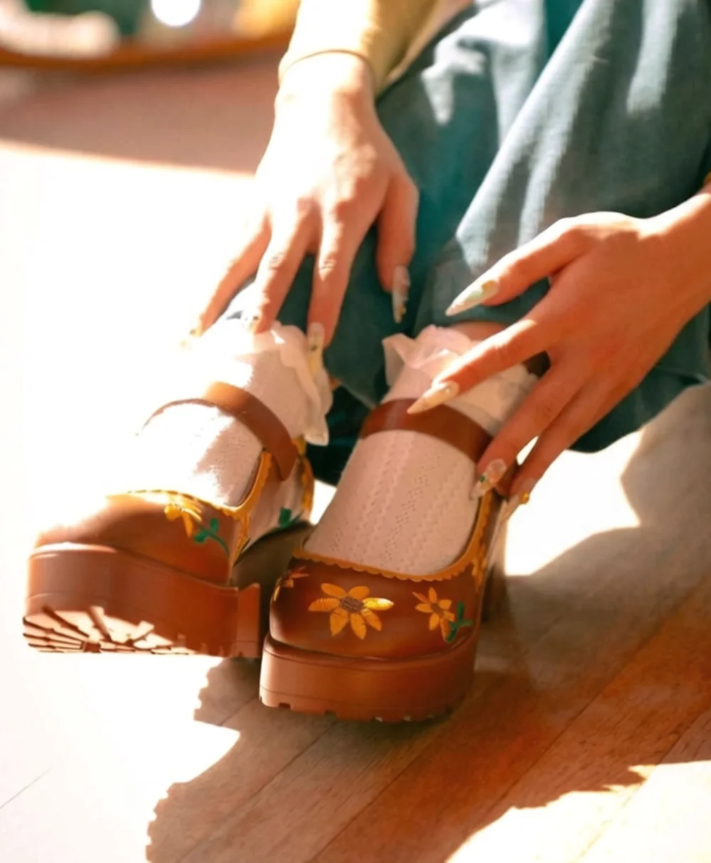 Retro Brown Round-Toe Platform Mary Jane Yellow Sunflower Embroidery Design Block Heel Casual Cottagecore Style for Everyday