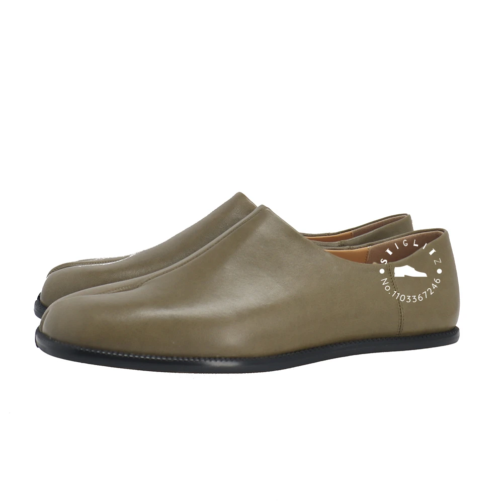 Slip-On-Tabi-Schuhe für Herren, neuartiger Designer-Stil, bequeme flache Schuhe, einfarbig, geteilte Zehen, lässige Business-Schuhe, Schwarz, Beige