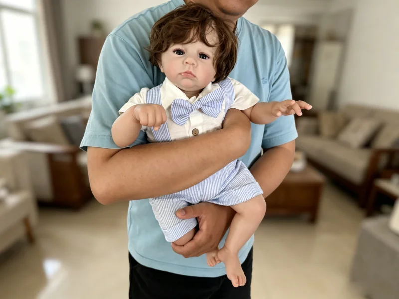 poupee-bebe-realiste-reborn-cameron-de-24-pouces-corps-souple-peau-3d-avec-veines-visibles-cheveux-implantes-a-la-main-corps-doux-a-caliner