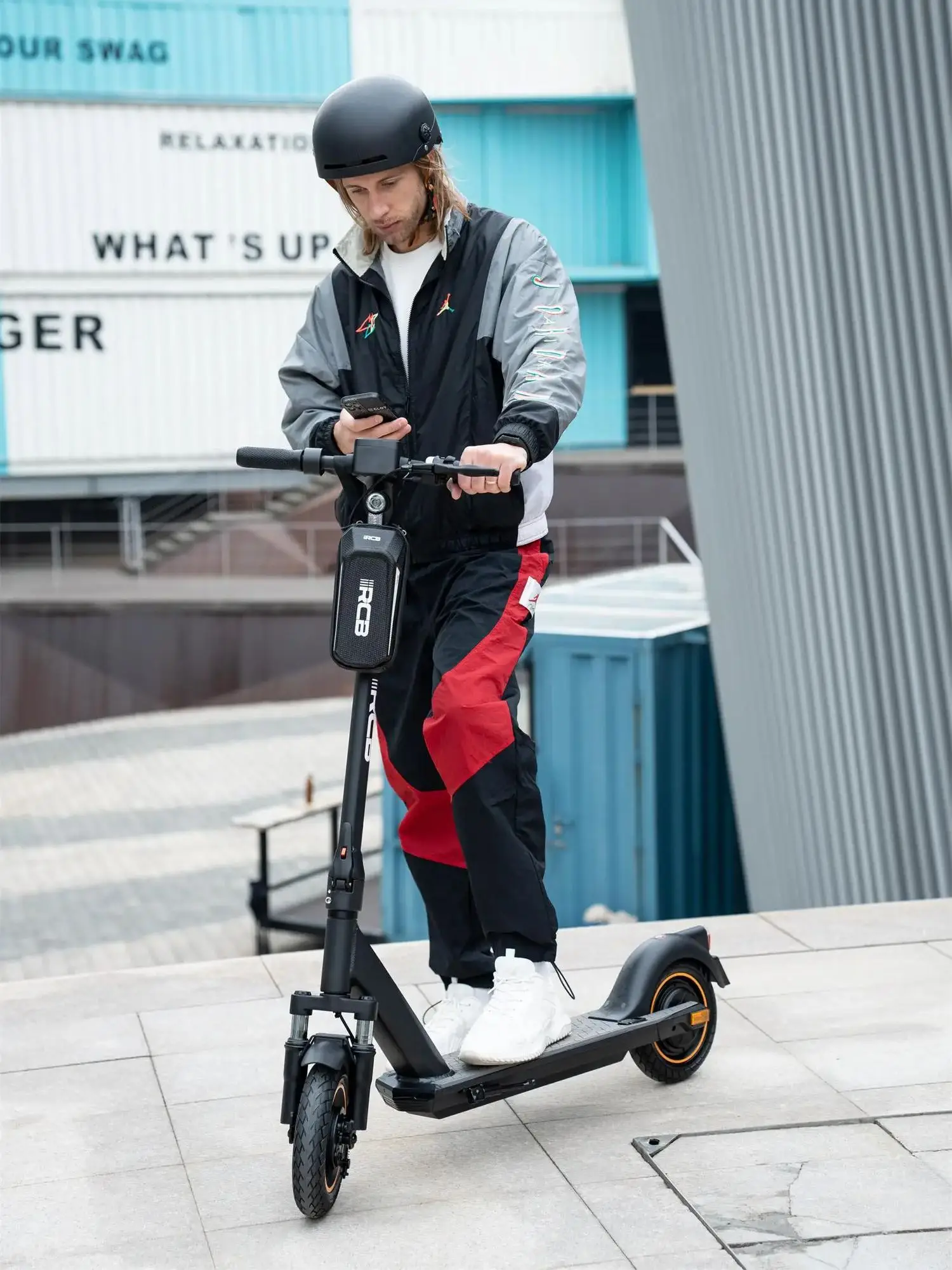 RCB EV10Z Elektroroller Mit ABE Straßenzulassung 350W Motor 36V11.4Ah Akku 35-40km Reichweite 10Zoll Rad Zusammenklappbar 120KG Max-Last Für Stadtnahverkehr