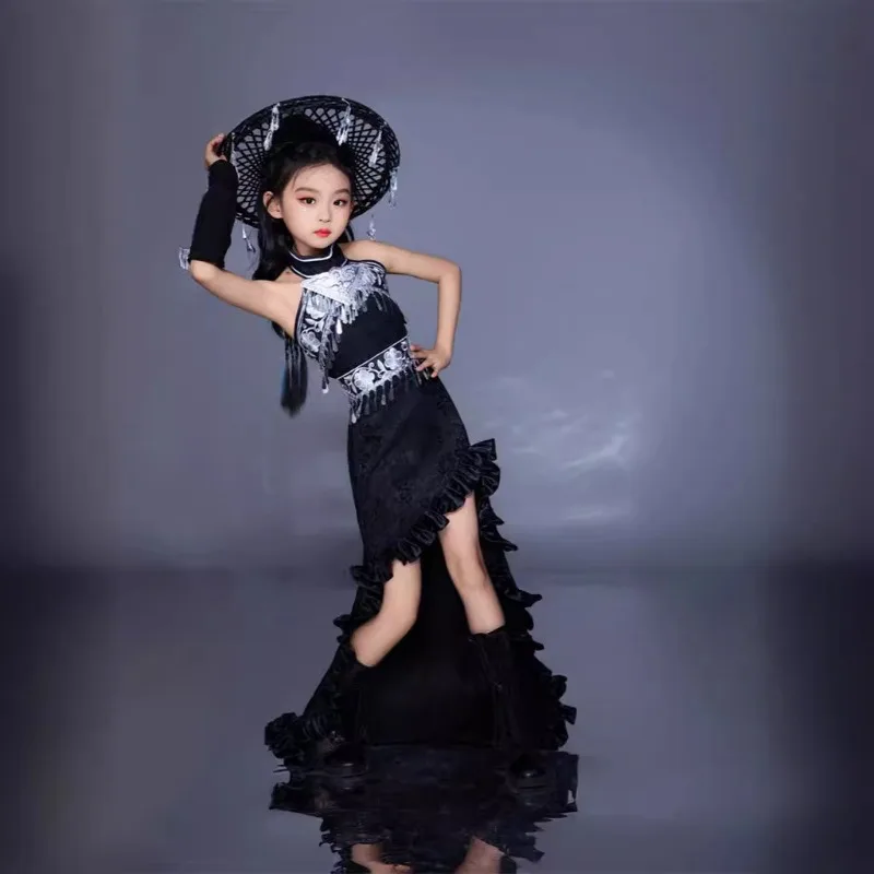 vetements-de-style-ethnique-pour-filles-vetements-tendance-gilet-sans-manches-jupe-trainante-schema-de-couleurs-noir-et-blanc-printemps-et-ete