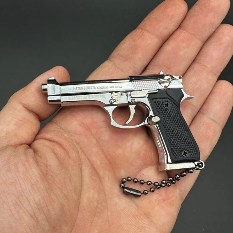 Neue Version 7 Kugeln 1:3 Vollmetall 92F Pistolenmodell Metall Schlüsselanhänger Abnehmbarer Dekompressionsspielzeuganhänger Weihnachtsgeschenke für Männer