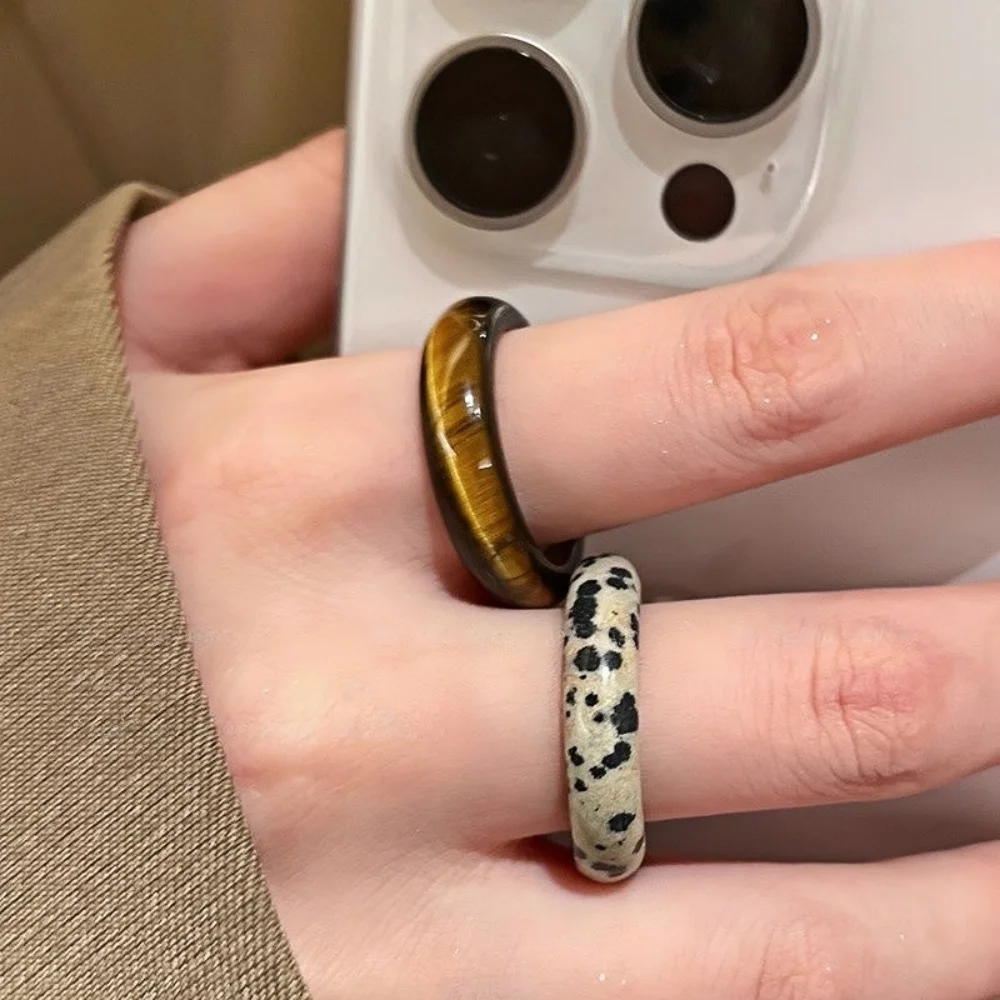 Retro-Ring mit braunen Flecken, Imitation von Naturstein, schlichtes Design, Einheitsgröße, für Damen, modischer Schmuck für Partys, trendiges Accessoire. – Detail 1