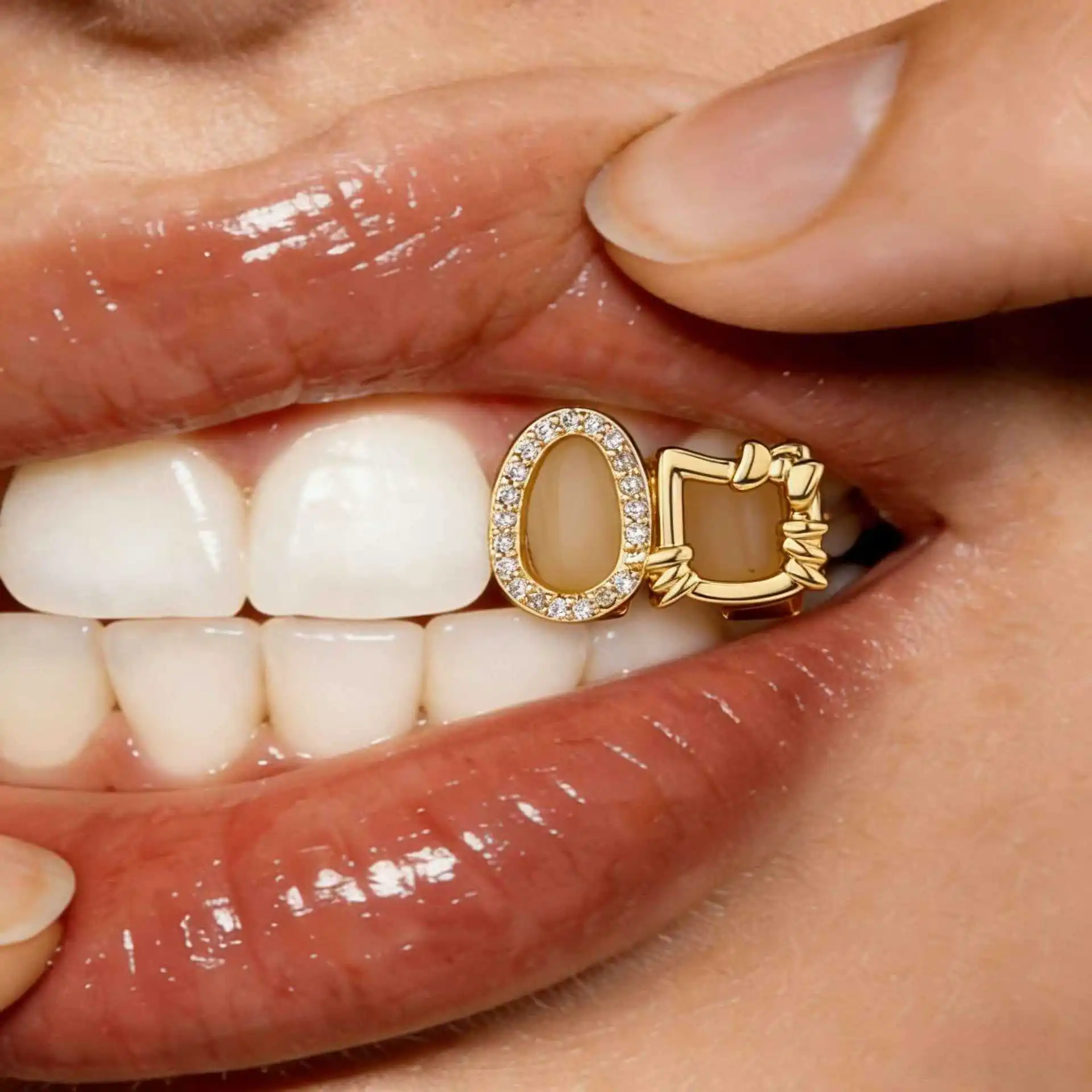 Fashionable Little Cat Hip-Hop Braces, Gold-Plated With Fine Inlays Of Two Teeth, Rap Singer Music Festival Accessories