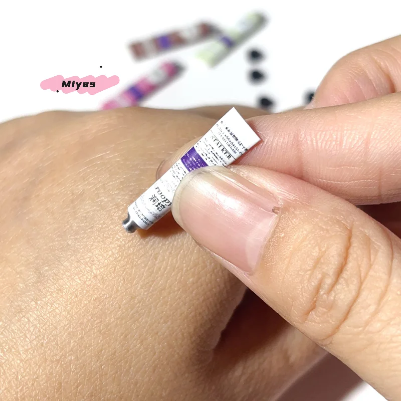 2Pcs Miniature Dollhouse Hand Cream Makeup Scene Decor Doll House Accessories Mini Beauty Props for Playhouses