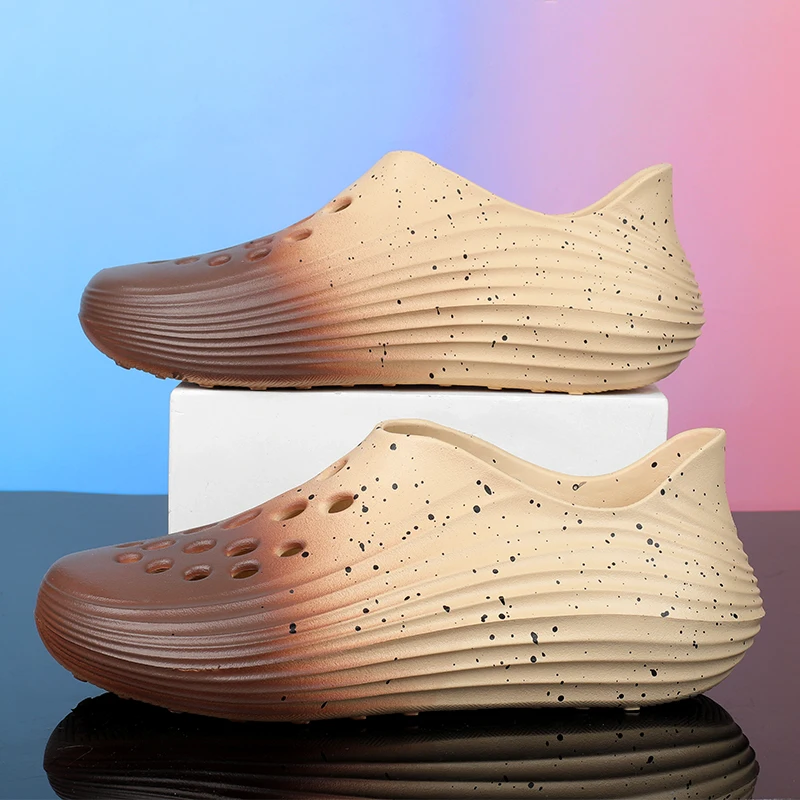 2026 Fashion Single Size Gradient Hole Garden Shoes Outdoor Beach Casual Shoes Comfortable Soft Sole Fashion Sandals view 5