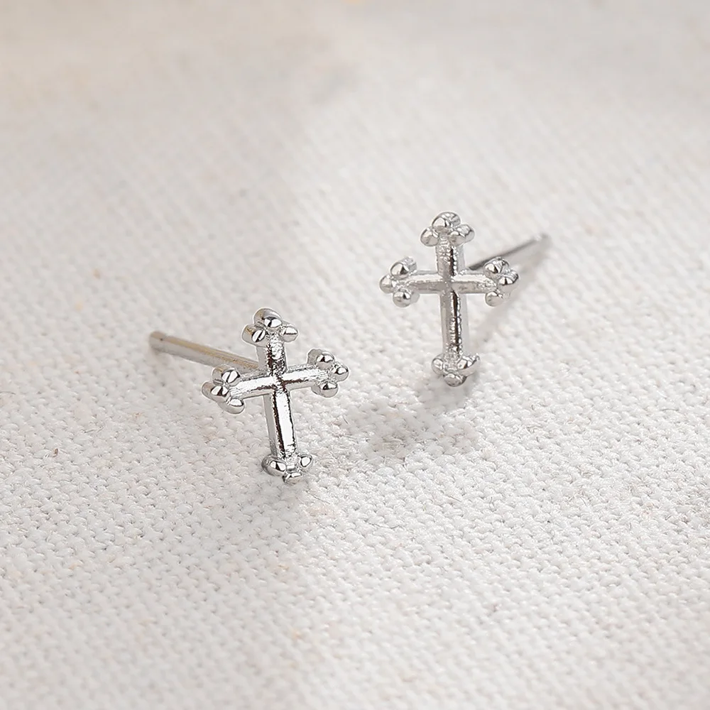 

Simple and classic cross-shaped hypoallergenic earrings, exquisite and cute for daily wear, perfect as a delicate feminine gift