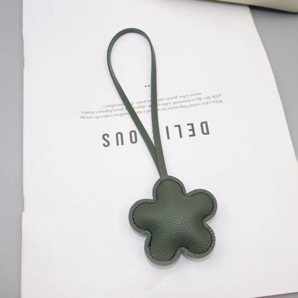 Multi-color PU Leather Flower Keychain Car Keyring Cartoon PU Leather Hanger 13 Colors Fashion Bag Pendant Car Accessory