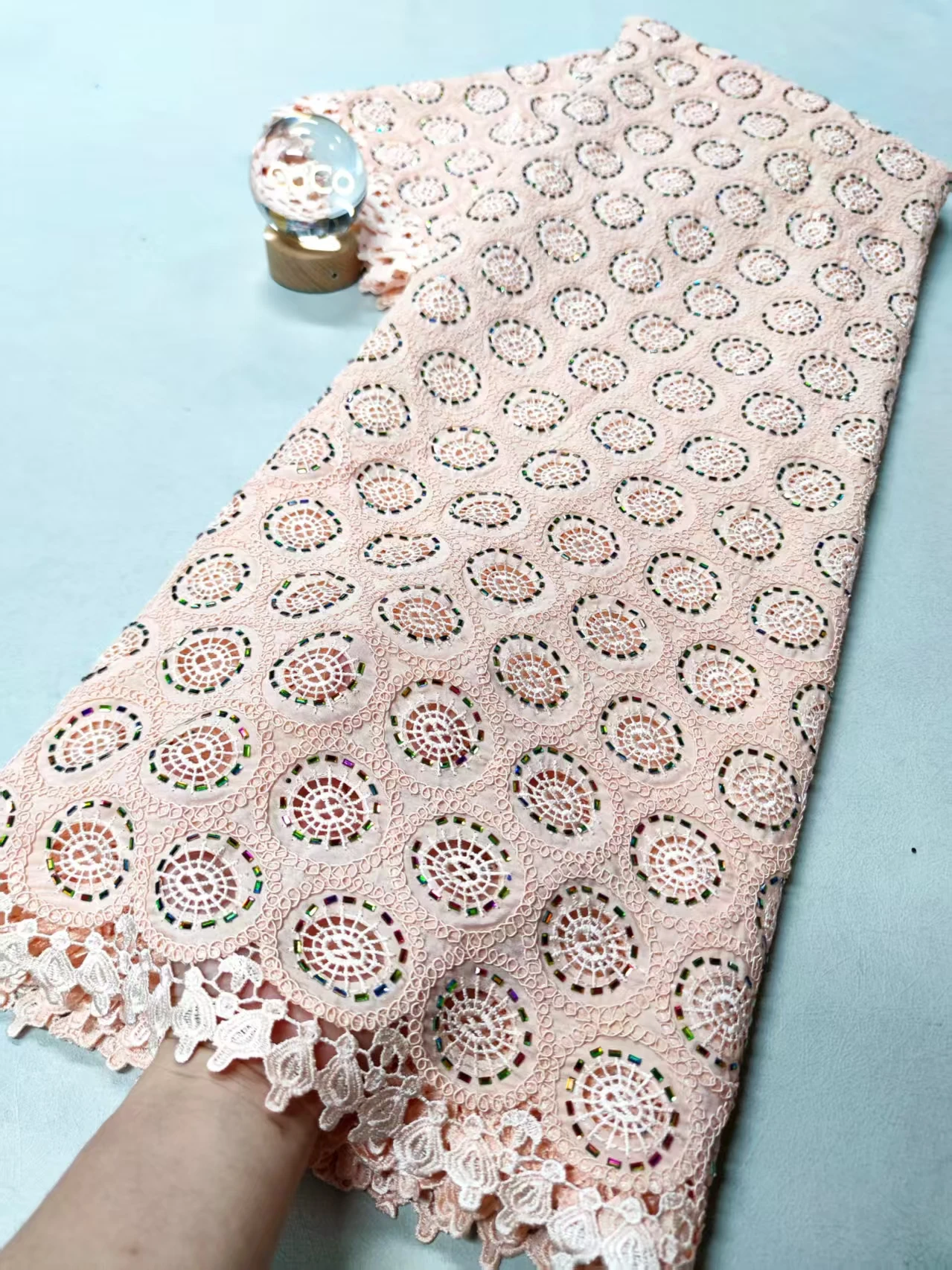 

2025 Высококачественная африканская нигерийская хлопковая кружевная ткань с блестками и вышивкой, тюль для свадебного платья, шифон XL085, 5 ярдов