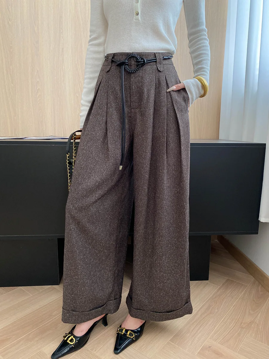 

Для поездок на работу с завышенной талией и обвисным ощущением, плиссированными широкими штанинами, закрученными краями, брюками костюма, которые выглядит стройность.