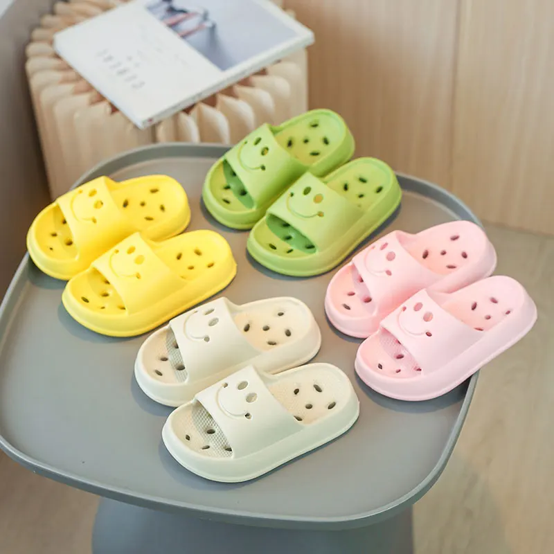 Children\'s smiling face Leaking slippers Comfortable shower shoes at home Indoor and outdoor beach open toe Parent-child shoes