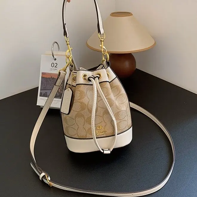 

Luxury Trendy Designer Diaper Bag Women Fashionable Leather Tote Large Capacity Elegant Crossbody Handbag For Party Goers