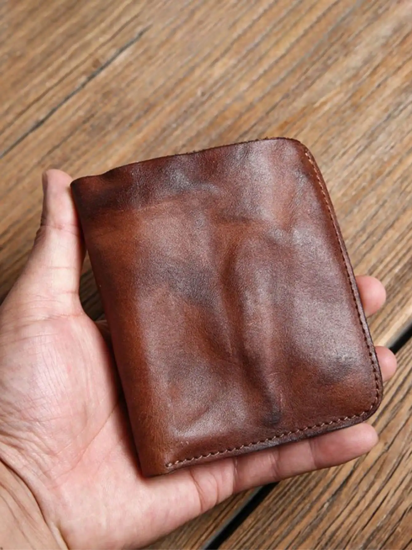 

1pc Vintage Handmade Genuine Leather Women's Wallet, Top Layer Cowhide, Men's Short Wallet, Wipe-Clean Colored Buckle, Vertical