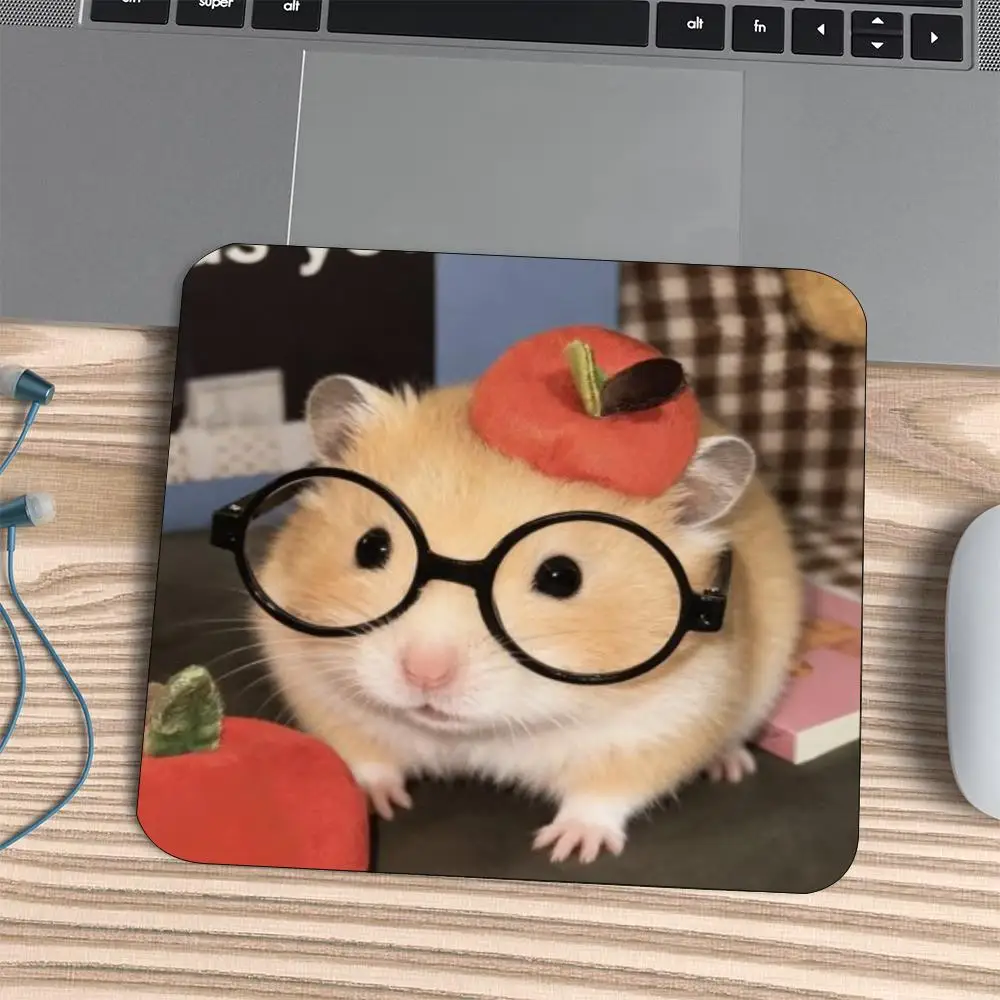 Lovely Pet Hamster Square Mouse Pad, Wearing Glasses Cute Animal Pattern Non‑Slip Rubber Keyboard Mat For Laptop Gaming Desktop