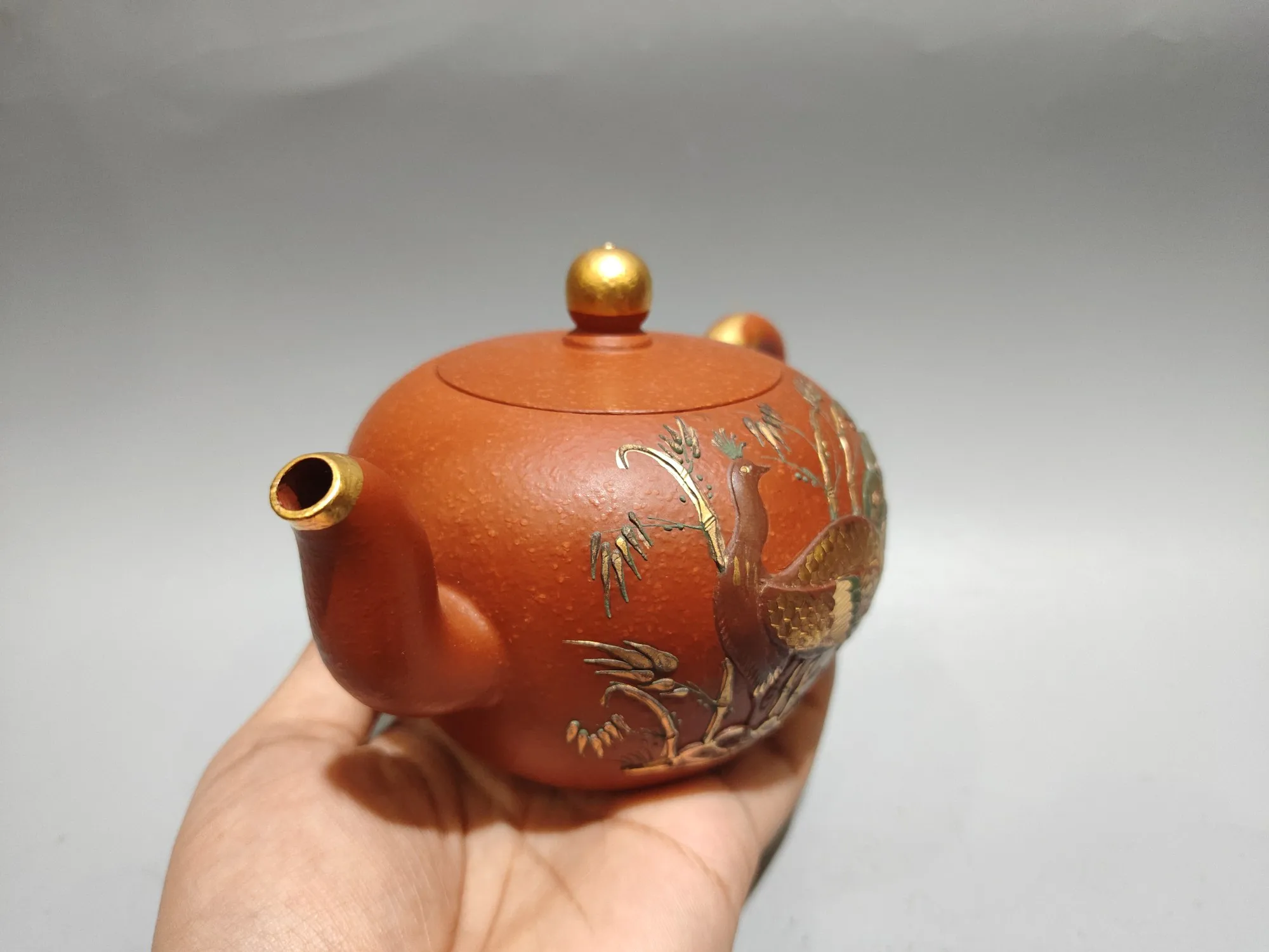 Yixing Purple Clay Teapot Gilded colored drawing Peacock opens the screen picture pot Peach pot Kettle Teapot Amass wealth