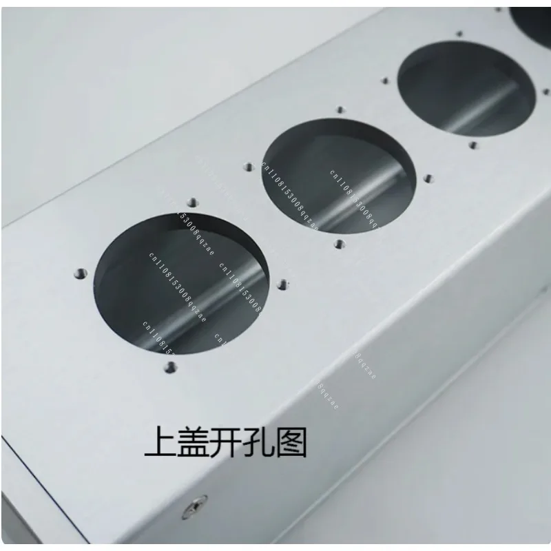 

Полностью алюминиевый корпус усилителя мощности 95, аудиофильский фильтр питания американского и европейского стандарта, розетка, панель.