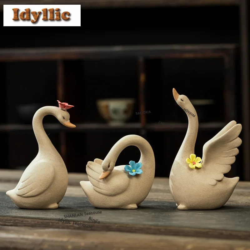 HOYIHM Purple Sand Swan Tea Pet Creative Exquisite Miniatures Tea Figurine Play Toys Tea Statue Ornaments Can Be Raised Supplies