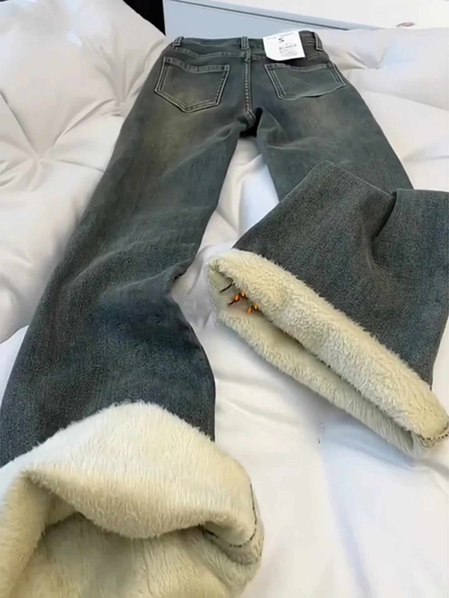 Retro fleece uitlopende jeans voor dames 2025, winter nieuwe dikke denimbroek met hoge taille, trendy veelzijdige casual broek met gesp