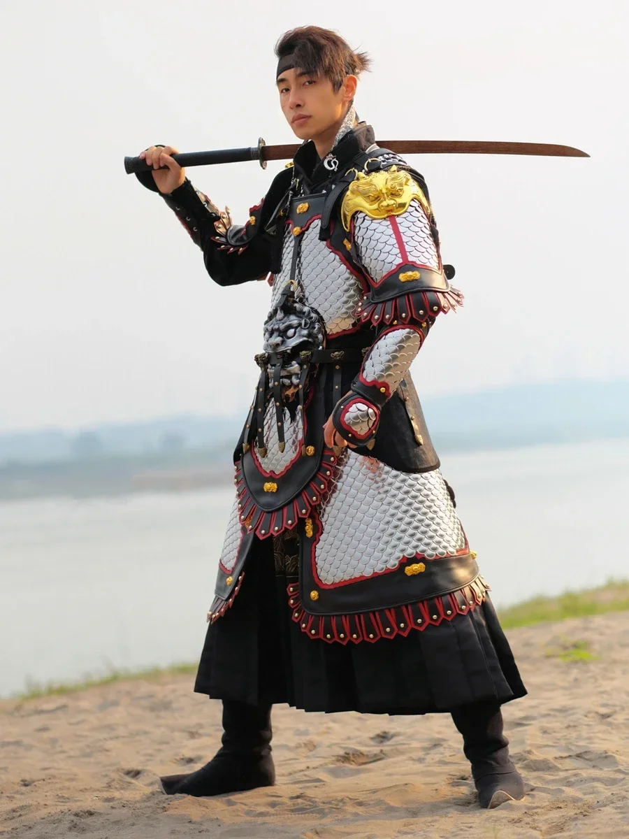 Armure générale de prairie chinoise, échelle de poisson, officier de la dynastie Tang, acier inoxydable, fer argenté