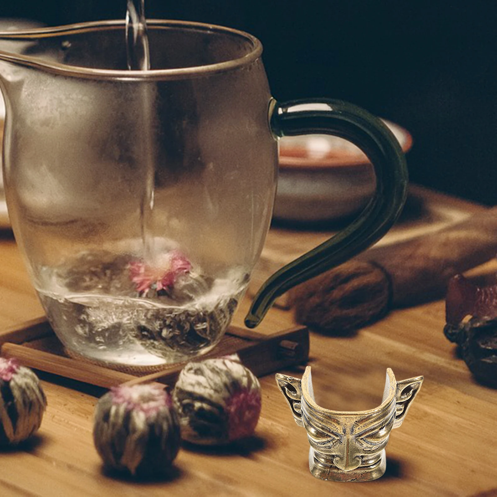 

Copper Sanxingdui Mask Brass Tea Pet Table Ornament Unique Copper Gongfu Tea Set Decoration Sanxingdui Mask Figurine