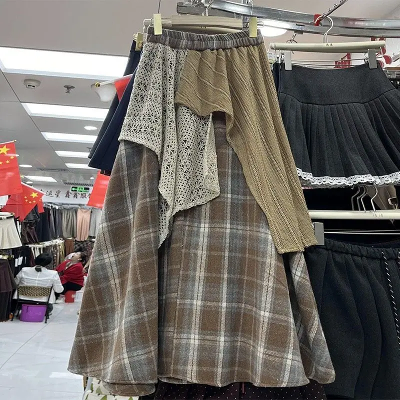 Retro onregelmatige patchwork contrasterende geruite rok voor dames in de herfst winter 2024, afslankende en casual A-lijn rok met hoge taille