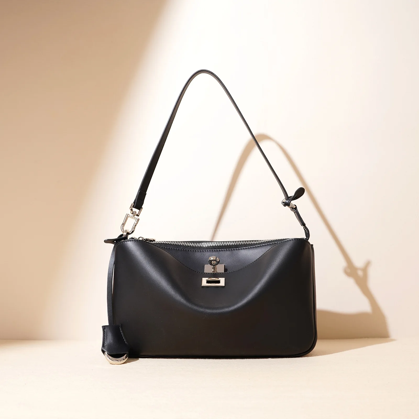 

New Classic Single Shoulder Bag - High-End Niche Design Leather Top-Grain Handbag, Stylish Versatile Lock Female Purse