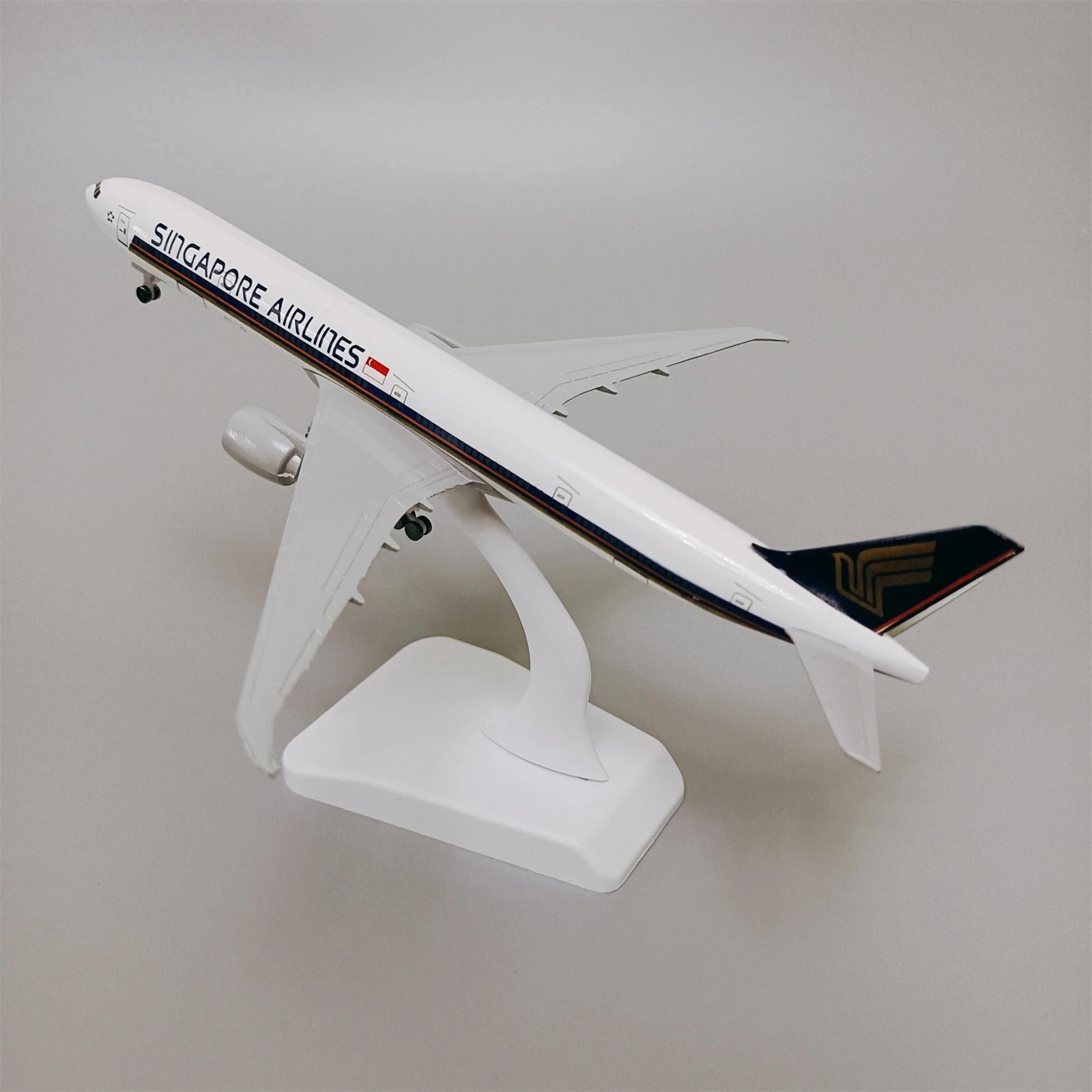 Metal Aircraft Airliner Model 20cm 1:400 Singapore Airlines A380 Metal Replica Alloy Material Aviation Simulation Toys Boy Gift