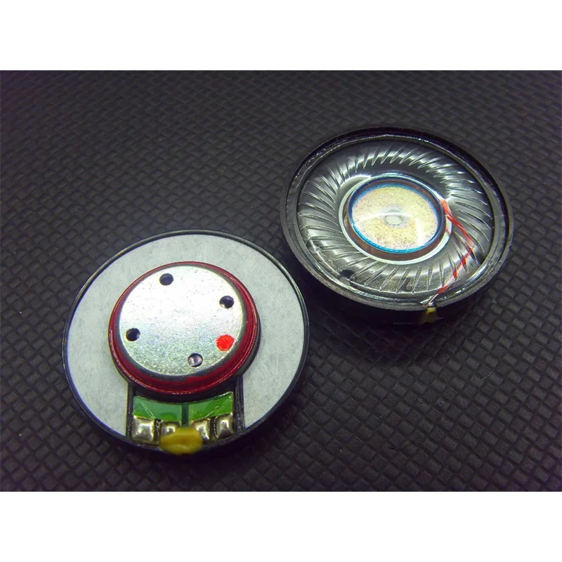 Два 32-ом высококачественных 1,5-дюймовых динамика для наушников, подходящих для замены накладных драйверов Akg K420, K430, K45040 мм. Два 32-ом высококачественных 1,5-дюймовых динамика для наушников, подходящих для замены накладных драйверов Akg K420, K430, K45040 мм.