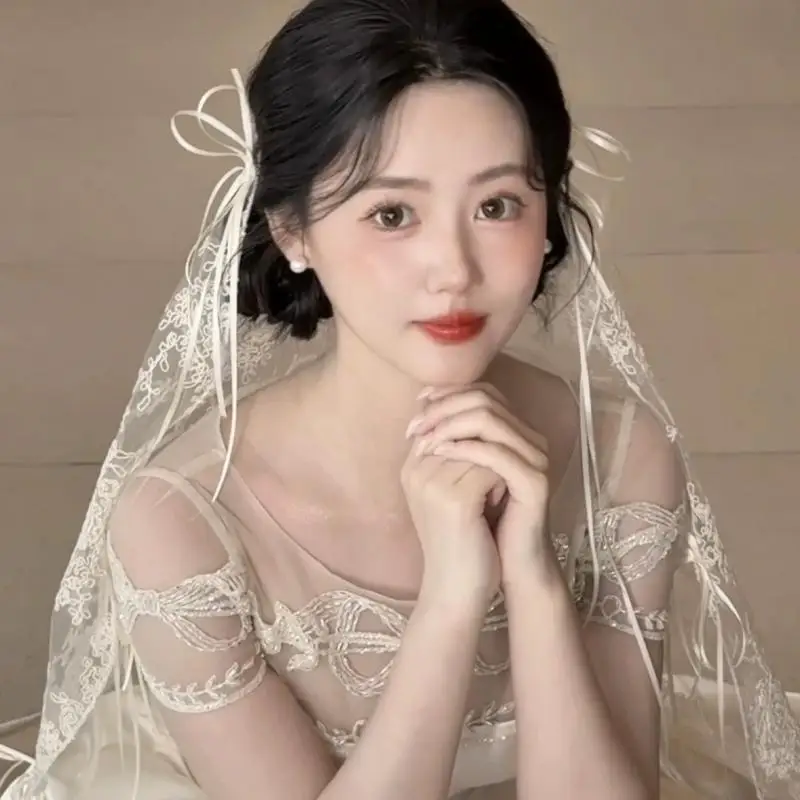 

Новинка 2025 года, винтажная кружевная фата во французском стиле, элегантная короткая фата с вышивкой, свадебный головной убор невесты с лентой-бантом