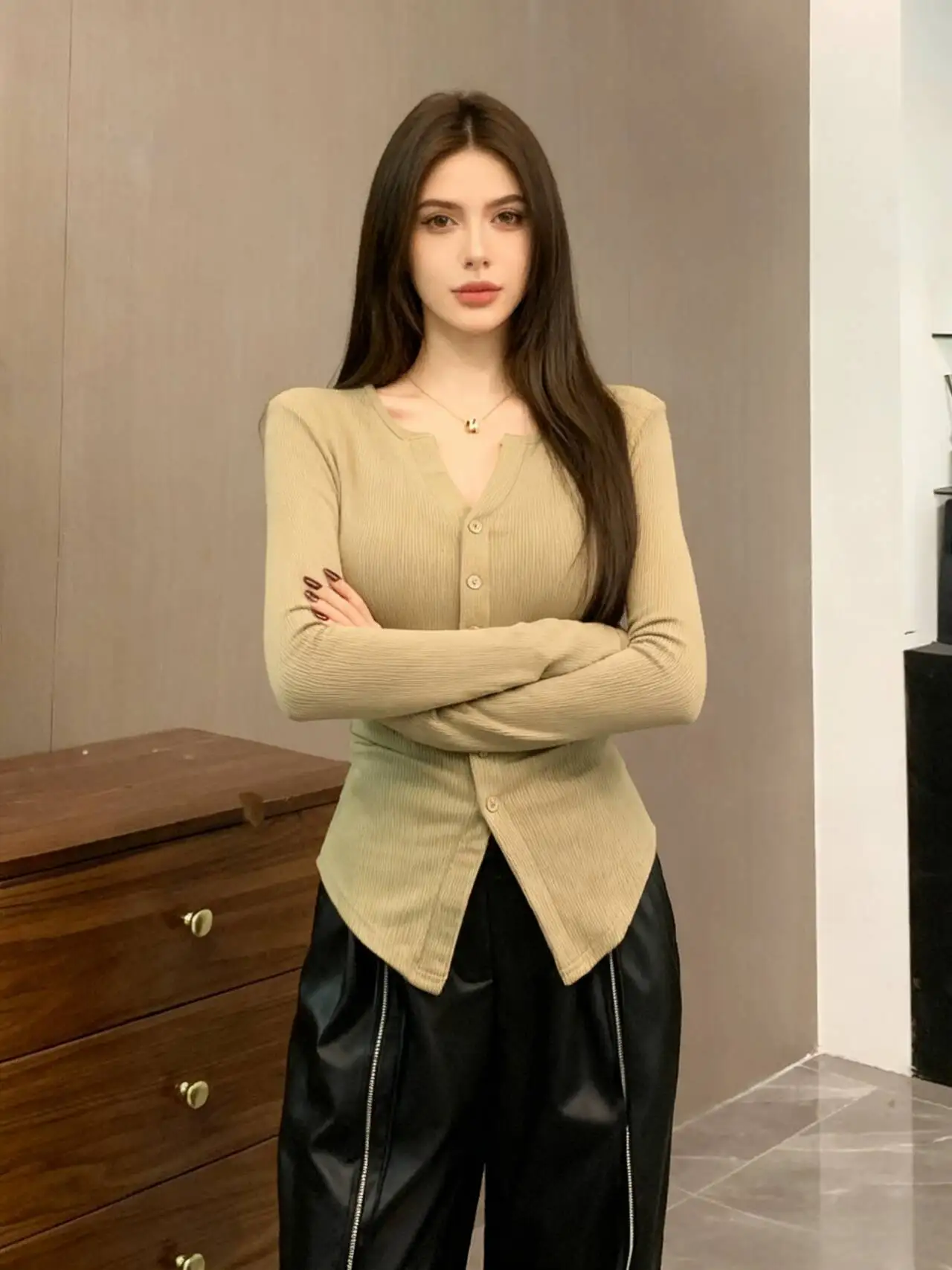 

Свитера Джемперы Кардиганы женские для женщин Длинный лиоцелвый воротник-стойка Укороченный панк-рок Субкультура Альтернативные толстые темные Ins