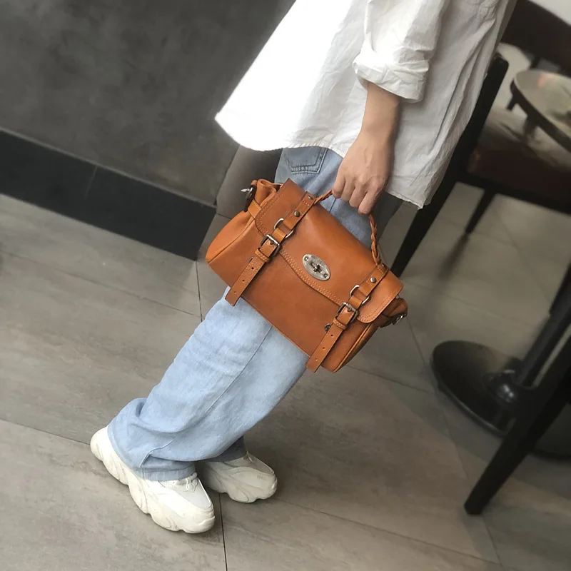 2022 Trendy New Vegetable Tanned Leather Bag All-Match First Layer Cowhide Classic Women Bag Twist Lock Bag Retro Leather Messen