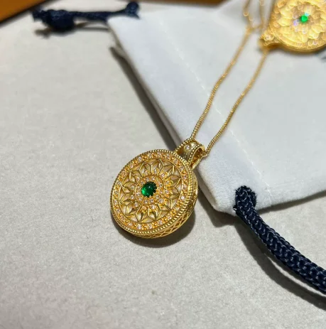 18k real gold flower pendants karat gold with zircons pendant round shape pendants white shell penddant