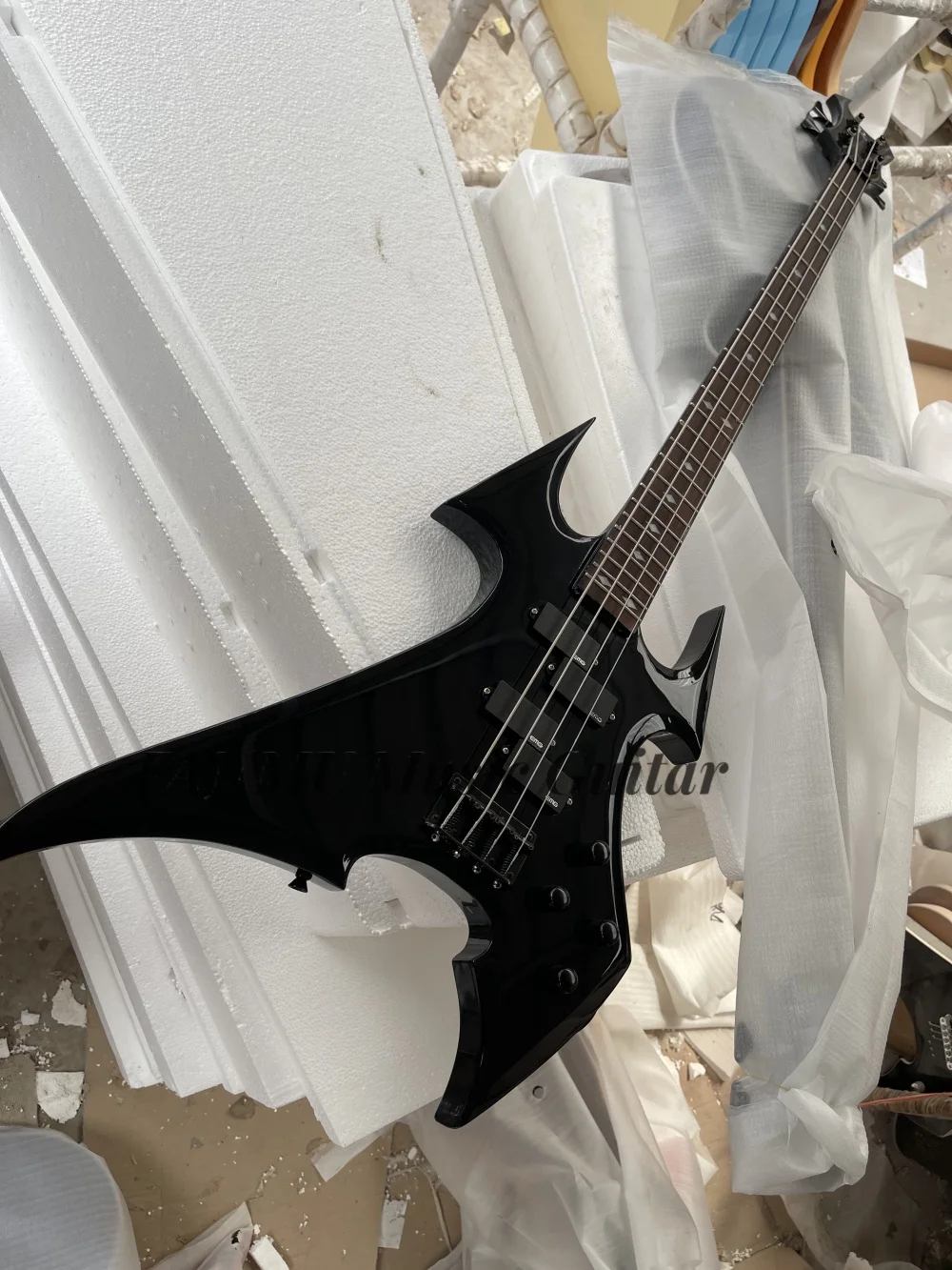 Black spider bass, bat bass, fixed bridge, maple neck and solid wood body, rosewood fingerboard 21 frets, customizable，BC bass