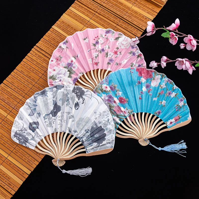 1pc Japanese Style Retro Shell Shaped Fan Silk Cloth Bamboo Folding Fans Wedding Hand Fans Single-side Flower Curved Fanbone