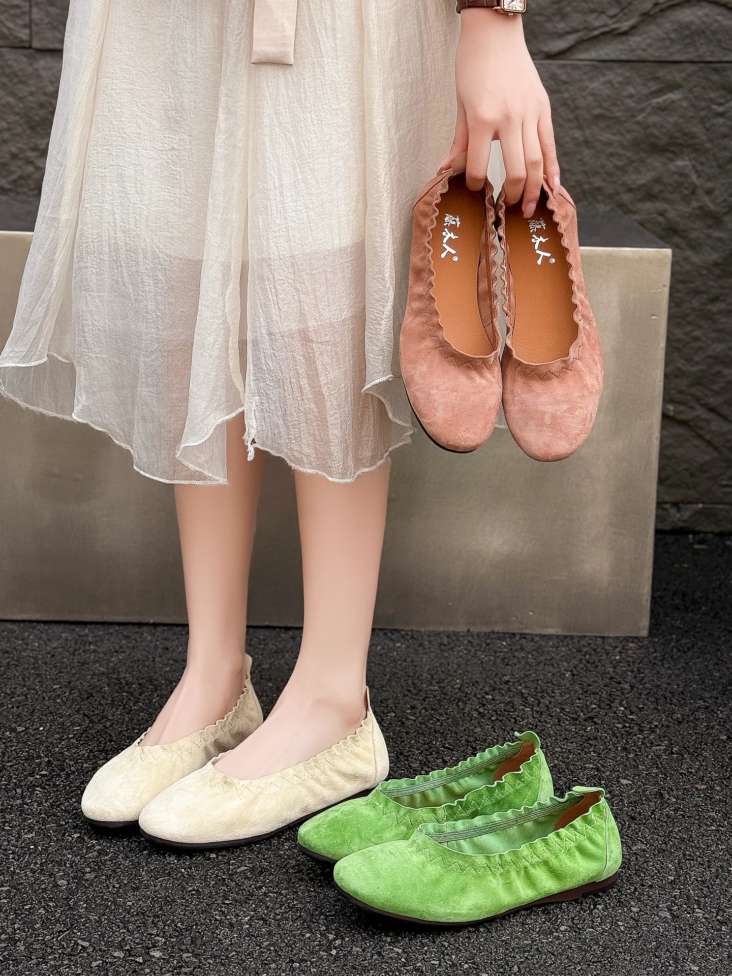 Trendy American Style Women's Lamb Skin Slip-On Shoes Retro Pattern Flat Heel Lightweight Rubber Outsole Spring Fashion
