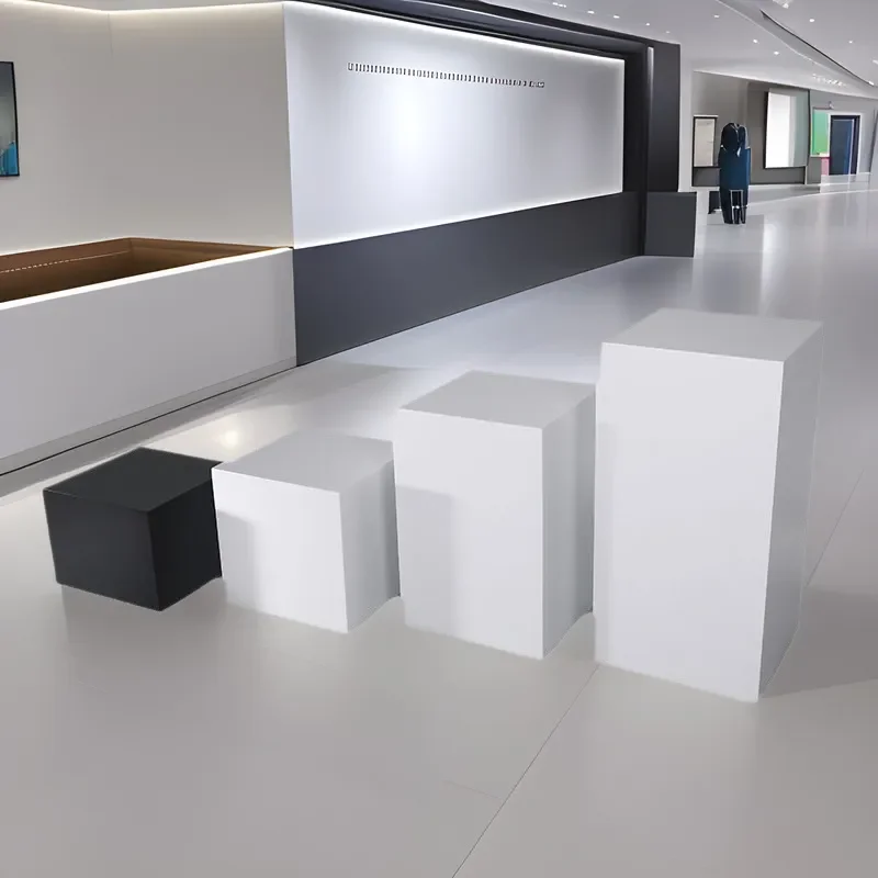 White Wooden Painting Booth Design Commercial Exhibition Boutique Showcase for Women's Clothing Store Display