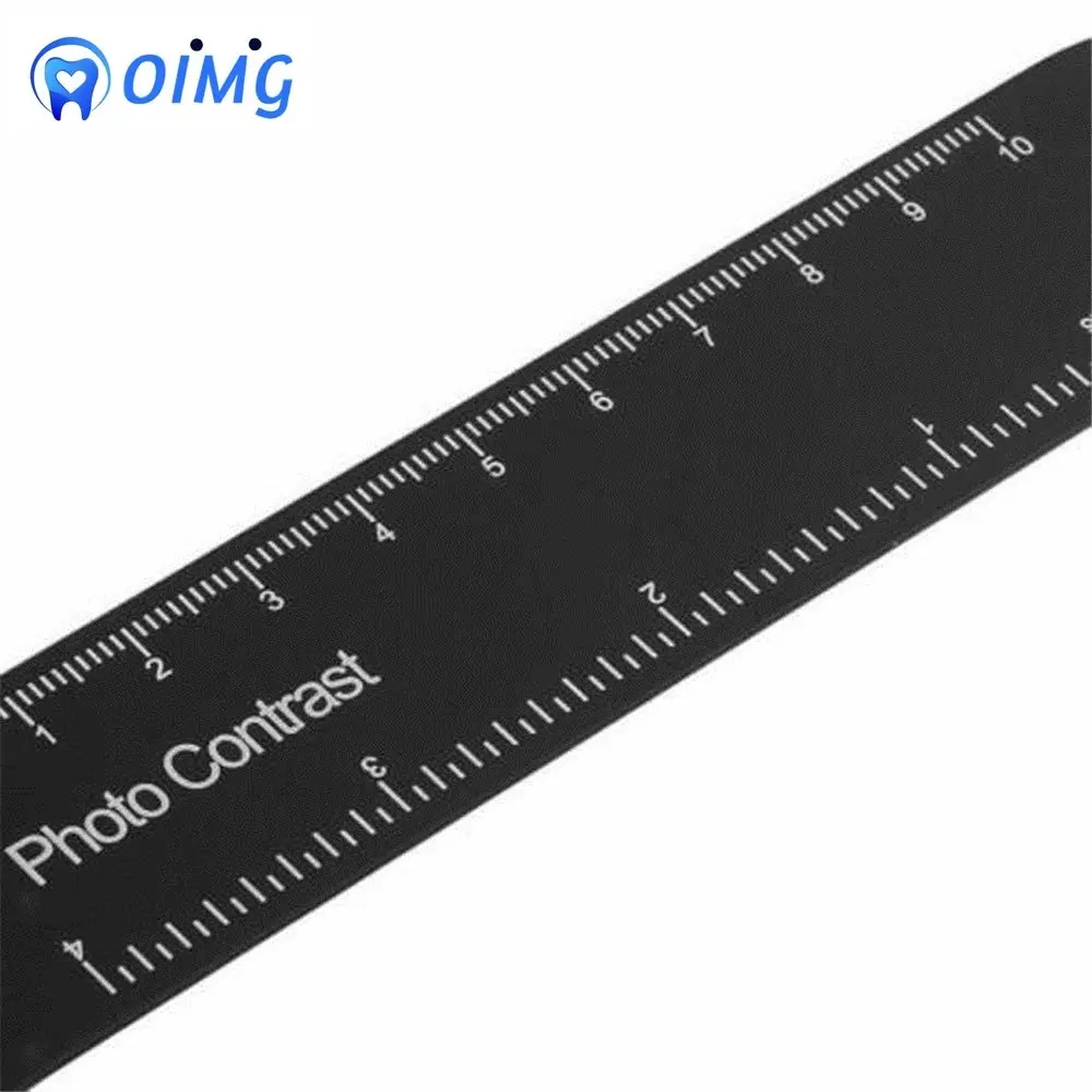 Placa de fundo preto ortodôntico dental, contraste de imagem fotográfica, placa bochecha oral com marca de escala, ferramentas autoclaváveis