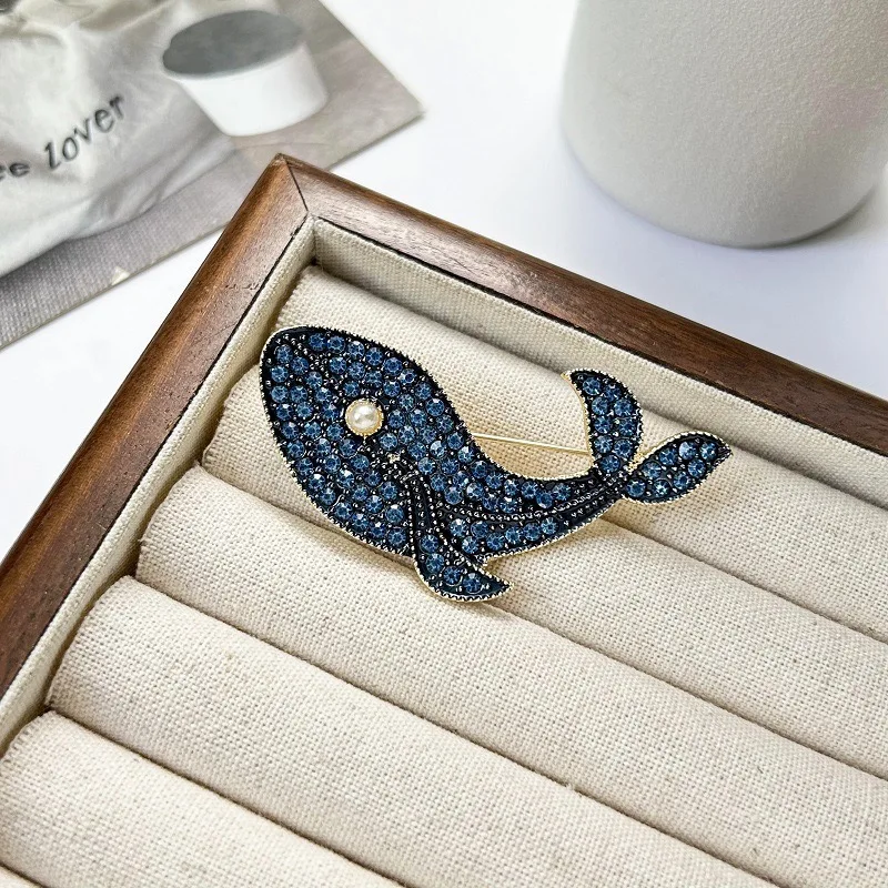 New Blue Whale Pearl Rhinestone Brooches For Women Men Elegant Marine Life Fish Animal Pins Clothing Jewelry Party Accessories