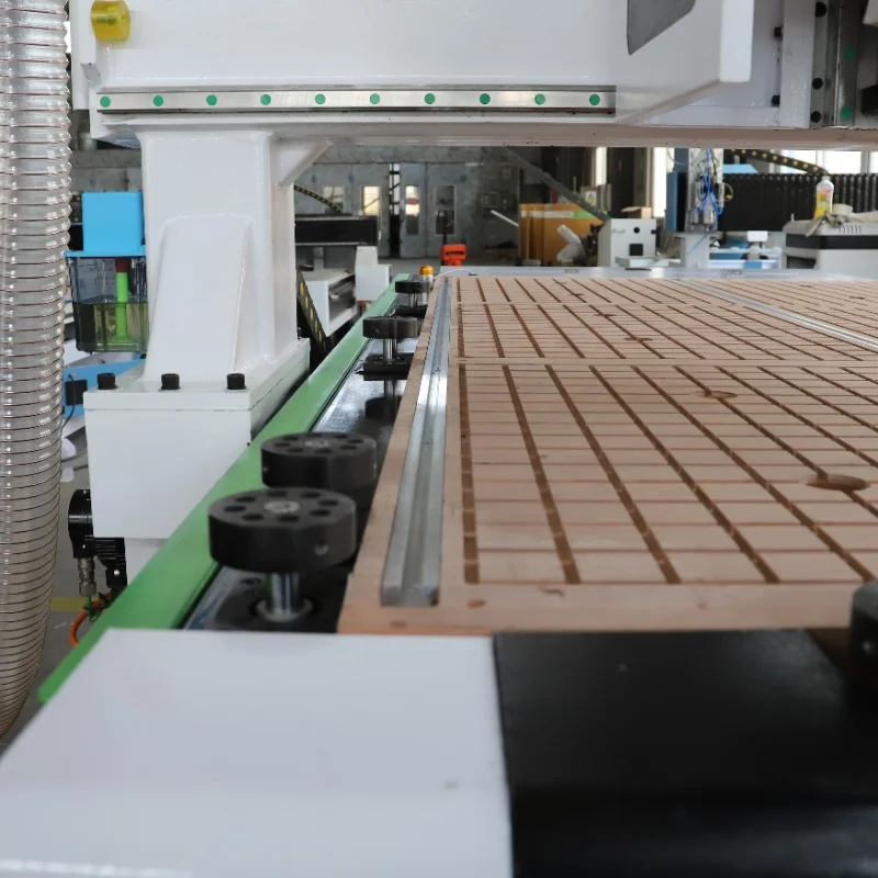 The 1325 type CNC woodworking milling machine is suitable for CNC woodworking carving machine