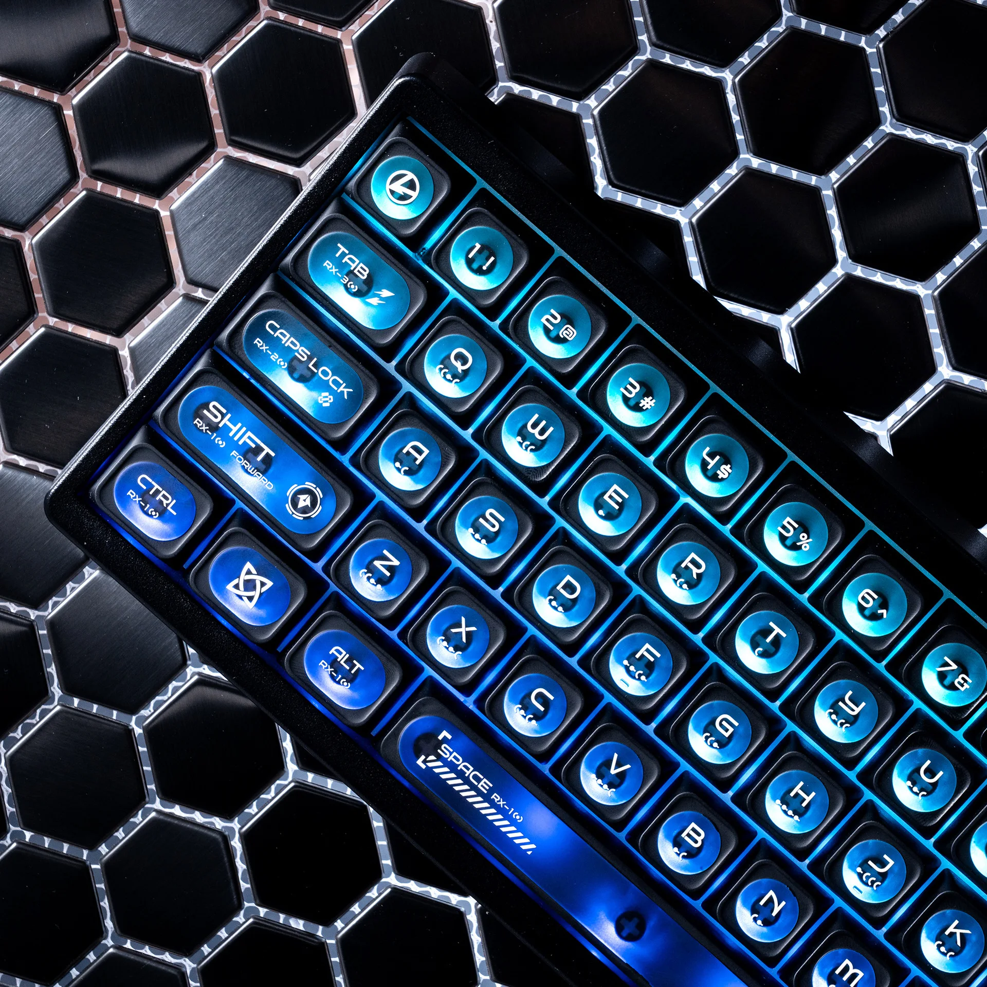 Black opal custom light-transmitting mechanical keyboard cap original height max crescent moon fog transparent magnetic axis cro