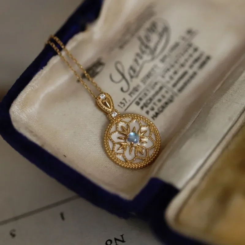 Dreamy and elegant moonstone pendant retro palace style White Fritillaria snowflake pendant light luxury wedding jewelry gift