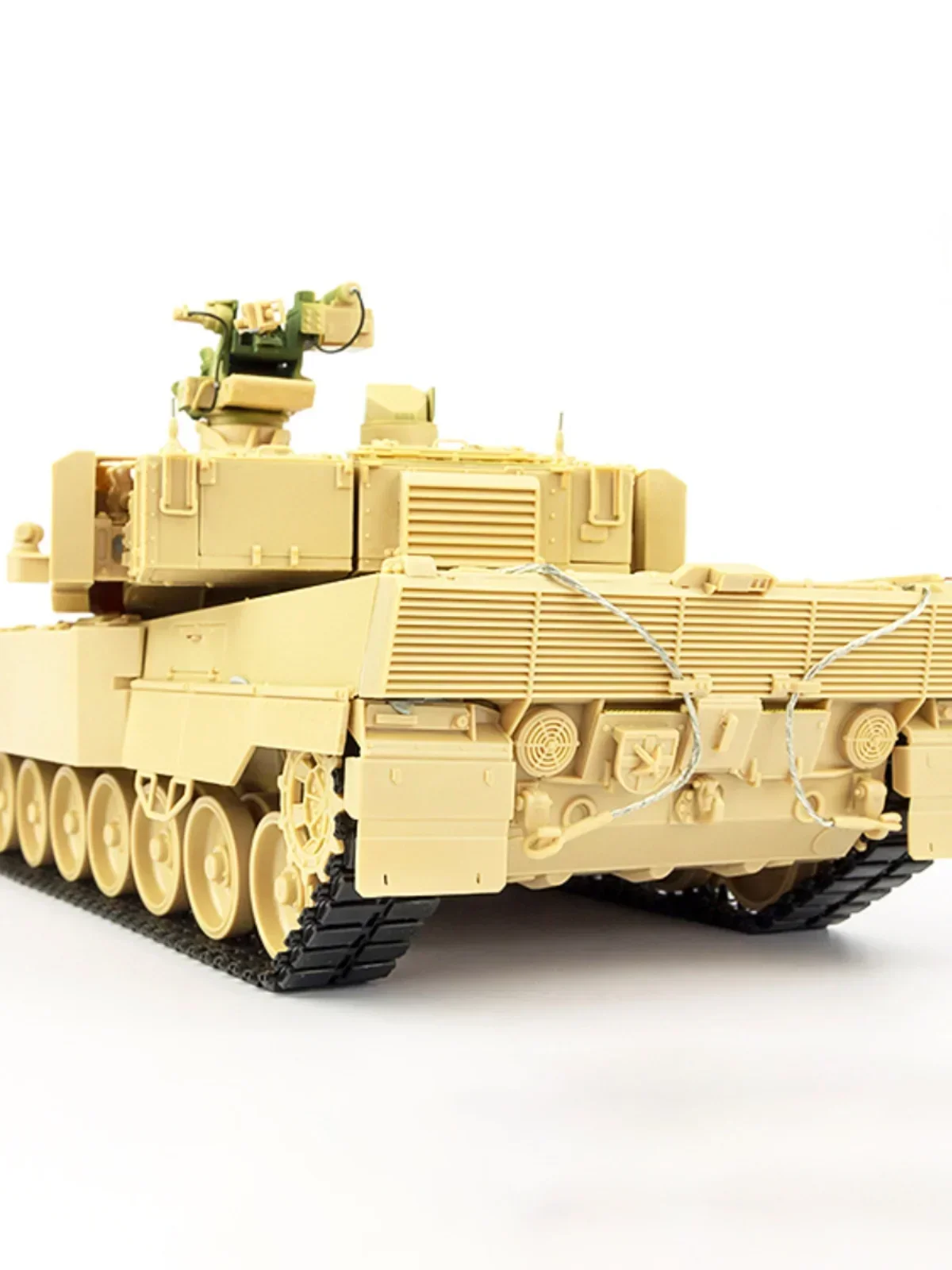 MENG Model TS-042 1/35  Leopard 2 A7+ German Main Battle Tank assembly Scale diy toys Model Kit