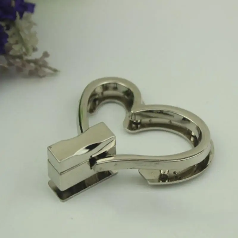 Fashion Heart Shape Bag Lock Clasp Metal Turn Lock Buckles For DIY Handbag Shoulder Bag Purse Handbag Hardware Bag Accessories