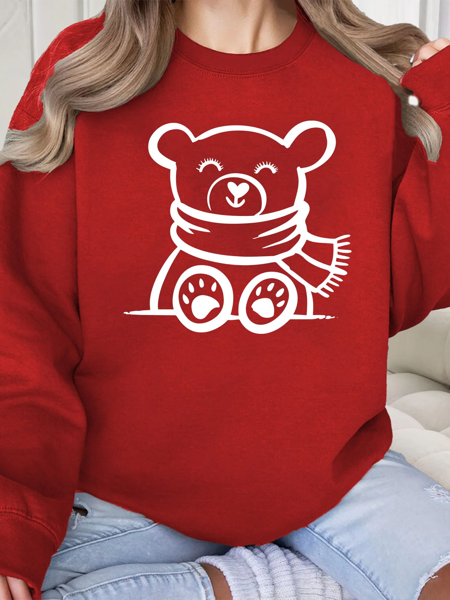 

Женский свитшот с круглым вырезом и принтом «Медведь в шарфе», повседневный, с длинными рукавами, свободного кроя, для ежедневной носки