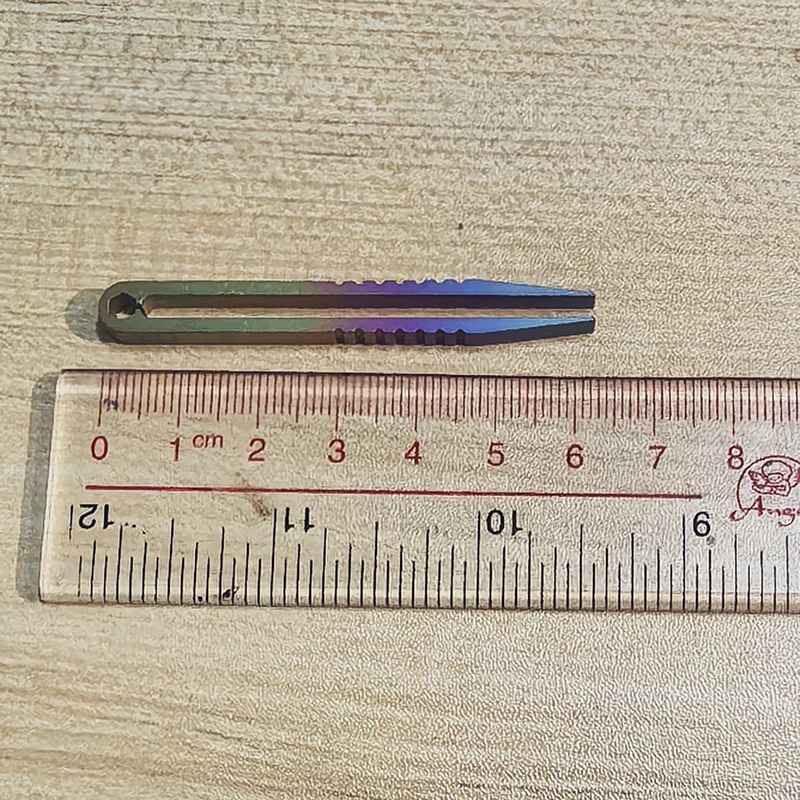 Titan TC4 Clip-Pinzette zum Aufheben und Klemmen, EDC-Mehrzweck-Gadget, professionelles Camping- und Outdoor-Taschen-Wartungswerkzeug, 6 Farben
