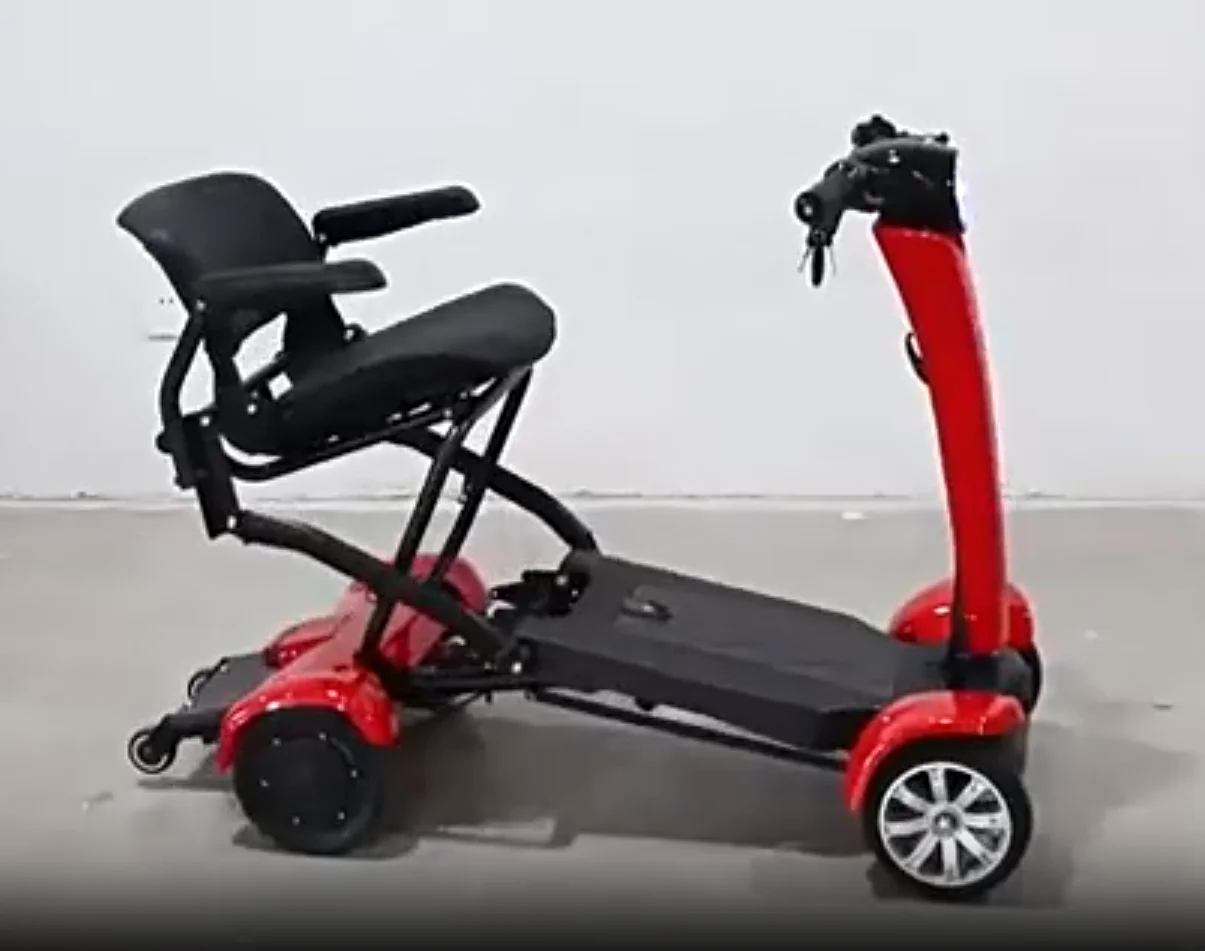 The new four-wheel automatic folding scooter is lightweight, compact and smooth-speed