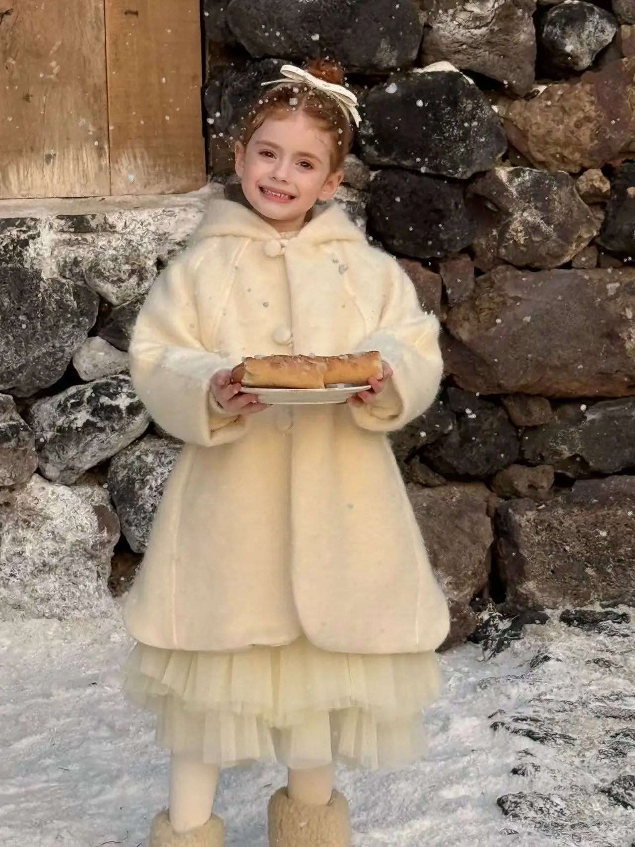 معطف الفتيات لخريف وشتاء 2025 ملابس أطفال جديدة على الطراز الكوري للفتيات الصغيرات معطف سميك من الصوف القطني